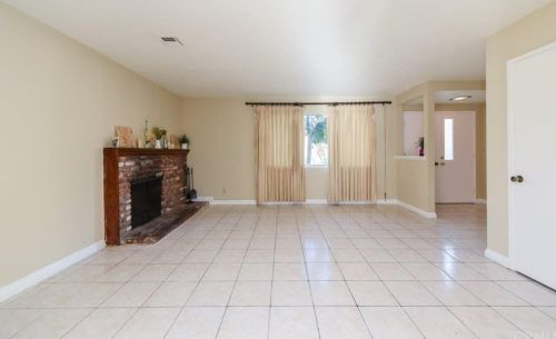 1407 Sycamore Ave, Tustin CA 92780-6279 exterior