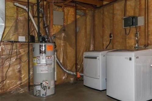 25 Gates Ave, Springfield MA 01118-2302 exterior