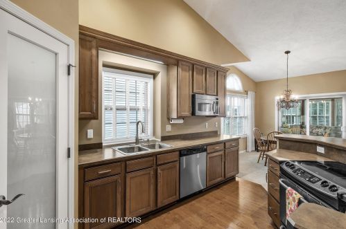 4106 Presidents Way, Dewitt MI 48820-7883 exterior