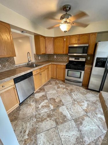 410 Johnstone St, Perth Amboy NJ  08861-3330 exterior