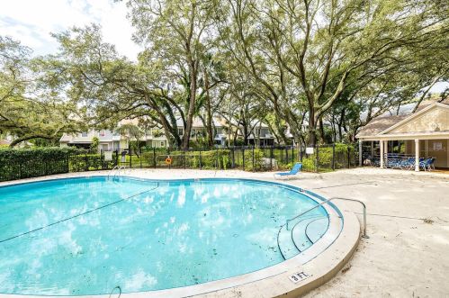 11338 Grandville Dr, Tampa FL  33617-2385 exterior