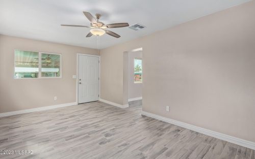 5711 13th St, Tucson, AZ 85711-3803