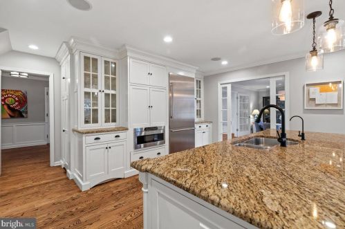 32 Evergreen Cir, Princeton NJ 08540-4028 exterior