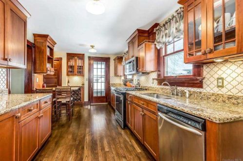 33 Ketewamoke Ave, Babylon NY 11702-1906 exterior