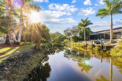 428 Sharwood Dr, Naples FL 34110-5726 exterior