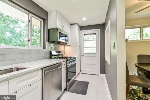 5615 Chase Ct, Alexandria VA 22312-6318 exterior