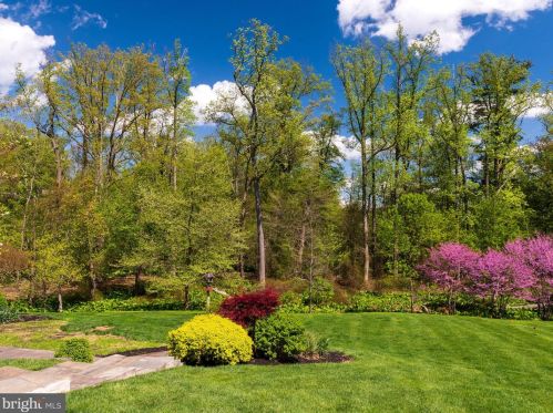 271 Blackburn Dr, Berwyn PA  19312-2801 exterior