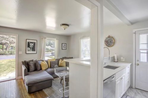 3236 Mathieson Dr, Atlanta GA  30305-1806 exterior