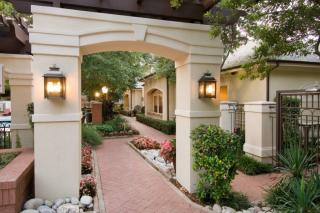 3377 Blackburn St, Dallas TX  75204-1545 exterior