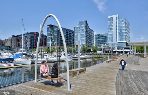 1301 Delaware Ave, Washington DC  20024-3929 exterior