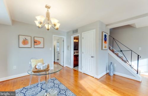 2406 Dearing St, Alexandria VA 22302-1806 exterior