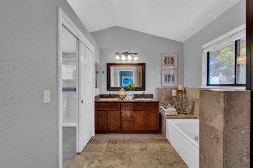 120 Hazelmere Dr, Folsom CA 95630-5522 exterior