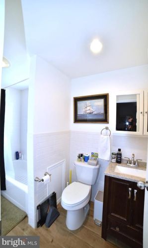 1410 6 St, Philadelphia PA 19147-5841 exterior