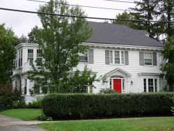 1727 Beacon St, Newton, MA 02468-1401