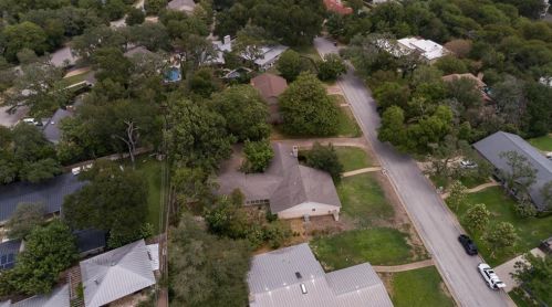 304 Blue Rdg Trl, Austin TX 78746-4538 exterior