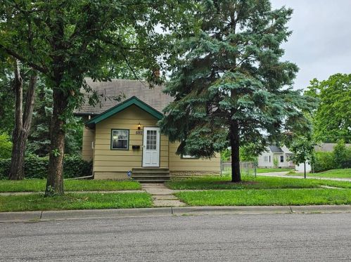 882 Clear Ave, Saint Paul MN  55106-1821 exterior