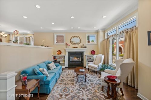 1320 Plymouth Ct, Chicago IL 60605-2717 exterior