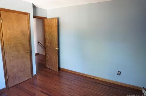 149 Maple St, Manchester CT 06040-6105 exterior