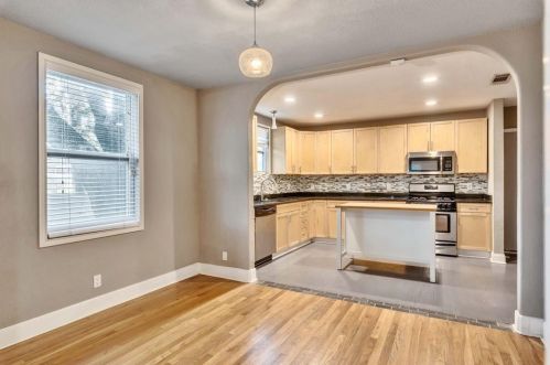 907 Chicon St, Austin TX  78702-2724 exterior