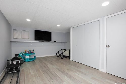 741 Park Ct, Valley Stream NY 11581-3507 exterior