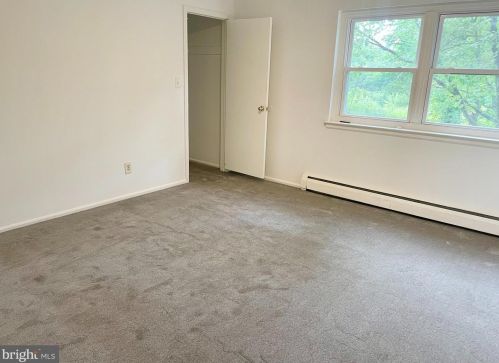 916 Garnet Dr, Burlington NJ  08016-4716 exterior