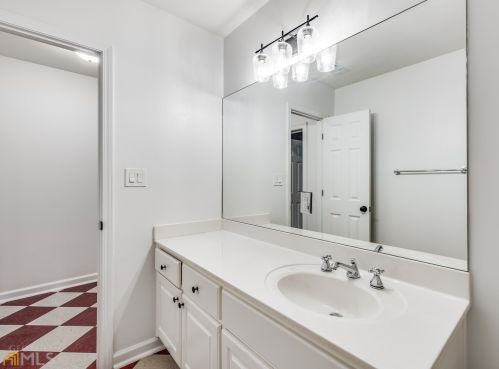 519 Ivy Pl, Atlanta GA 30342-4275 exterior