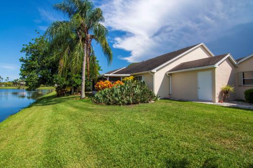 499 Casanova Cir, Fort Pierce FL  34986-1713 exterior