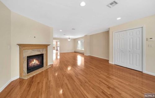 77 Myrtle Ave, Edgewater NJ  07020-1411 exterior