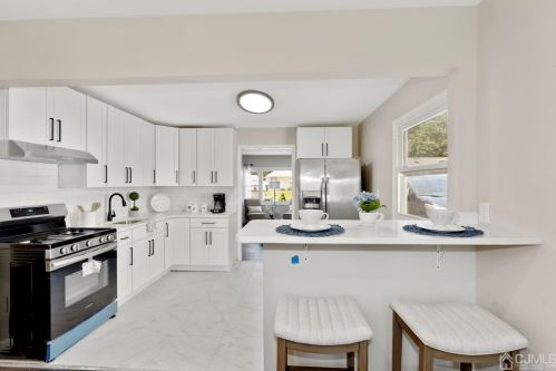 40 Markham Rd, Edison NJ  08817-4129 exterior