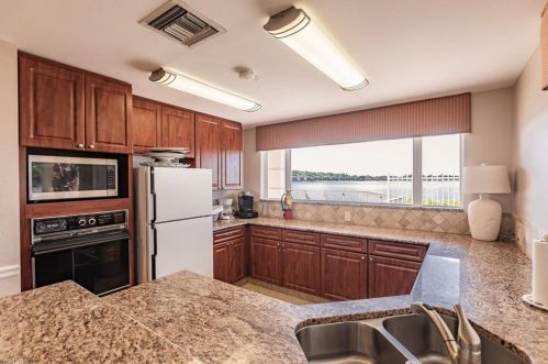 2114 Crown Pointe Blvd, Naples FL 34112-3676 exterior