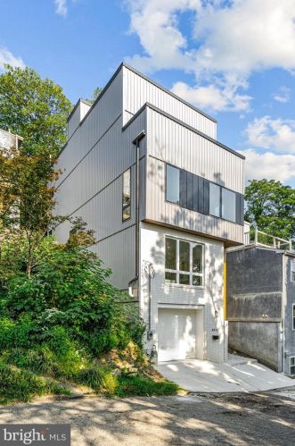 4315 Boone St, Philadelphia PA 19128-5003 exterior