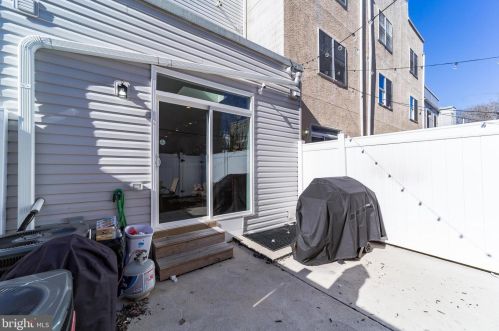 1239 17 St, Philadelphia PA 19121-5029 exterior