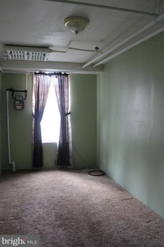 6705 Glenloch St, Philadelphia PA 19135-2224 exterior