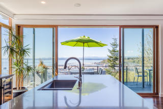 1121 9th Ave, Seattle WA  98119-3416 exterior