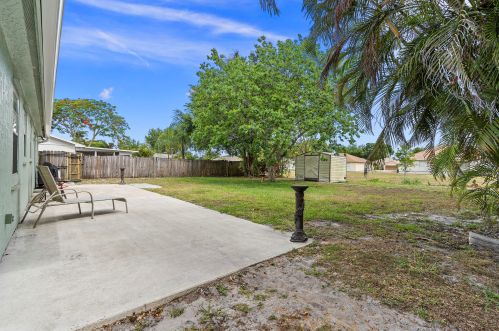 1349 Gastador Ave, Fort Pierce FL 34953-1724 exterior