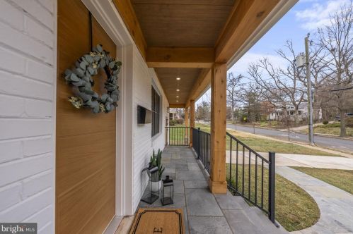 2706 Valley Dr, Alexandria VA  22302-2845 exterior