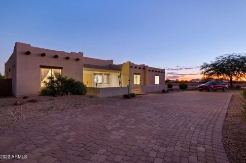 2007 Carriage Dr, Phoenix AZ 85086-8413 exterior