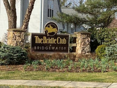 3201 Vroom Dr, Bridgewater NJ  08807-7015 exterior