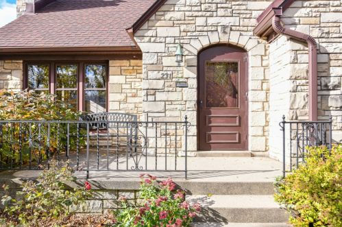 231 Pinecrest St, Milwaukee, WI 53208-3613