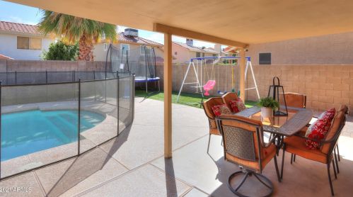 4331 Amberwood Dr, Phoenix AZ 85045-4209 exterior