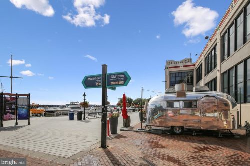 5823 Monticello Rd, Alexandria VA 22303-1302 exterior