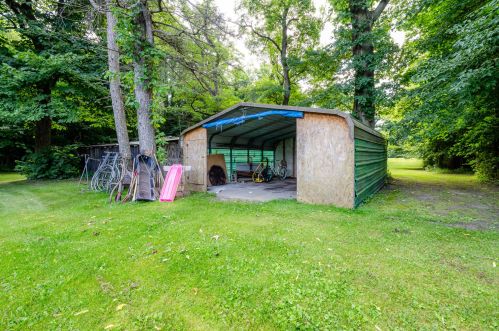 9524 Red Arrow Hwy, Watervliet MI 49098-8552 exterior