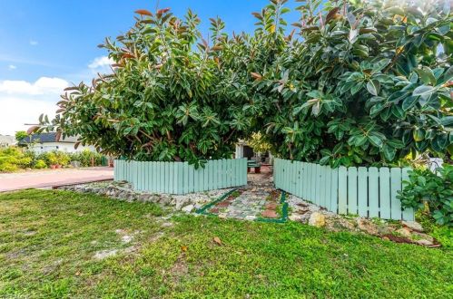 536 102 Ave, Naples FL 34108-3215 exterior