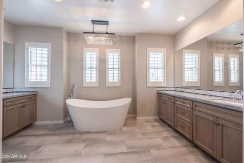 3931 Crst Ln, Phoenix AZ 85027-1602 exterior