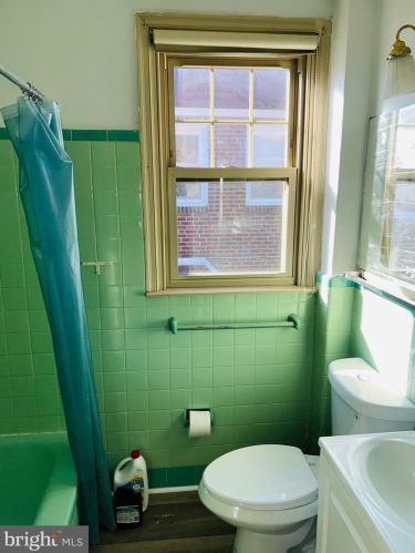 8125 Farnsworth St, Philadelphia PA 19152-3008 exterior