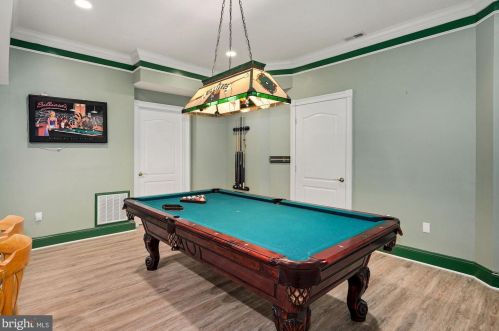 12705 Greenbriar Rd, Rockville MD 20854-6324 exterior