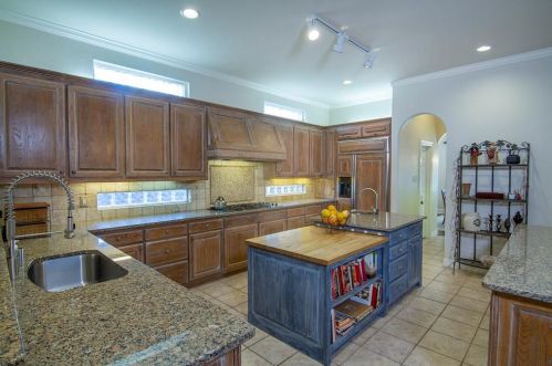 7203 Abrams Pl Ct, Dallas TX 75231 exterior