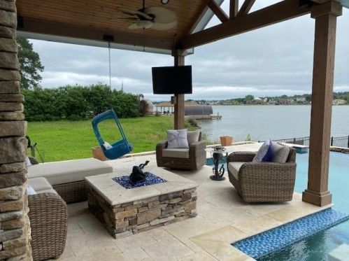 9301 Old River Ct, Montgomery, TX 77356-3920