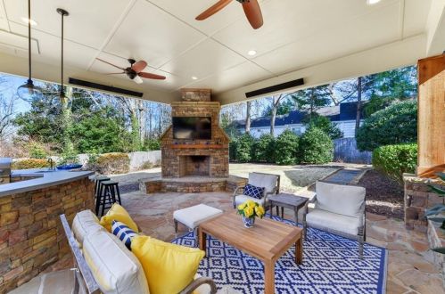 934 Carter Dr, Atlanta GA 30319-1049 exterior