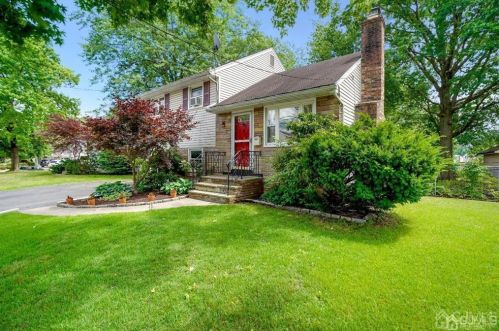 12 Pne St, Edison NJ 08817-4743 exterior